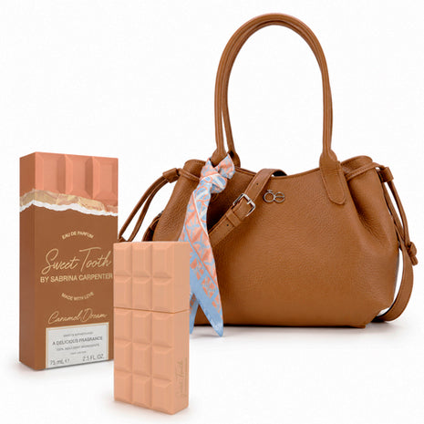 Combo Cloe Bolsa con Mascada Color Camel - 2BLCP26175CAM + Sabrina Carpenter Perfume Caramel Dream EDP Dama 75ml - SABCARAMEL