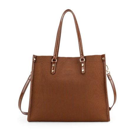 Cloe Bolsa Tote Grande Mod 2BLCI25334TAN Con Charm y Porta Llaves De Monograma Tan. Dama